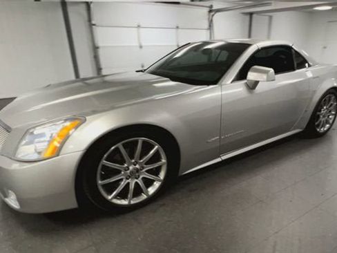 Used 2006 Cadillac XLR V RWD image 4