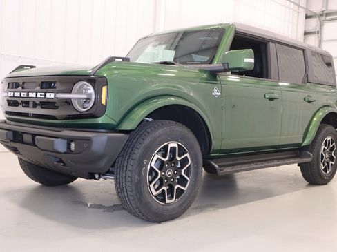 New 2025 Ford Bronco Outer Banks image 4