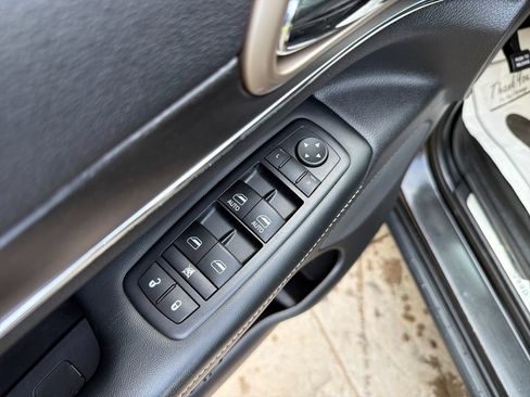 Used 2016 Jeep Grand Cherokee Limited AWD/4WD image 25