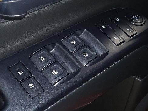 Used 2018 Chevrolet Silverado 1500 LT w/ All Star Edition image 27