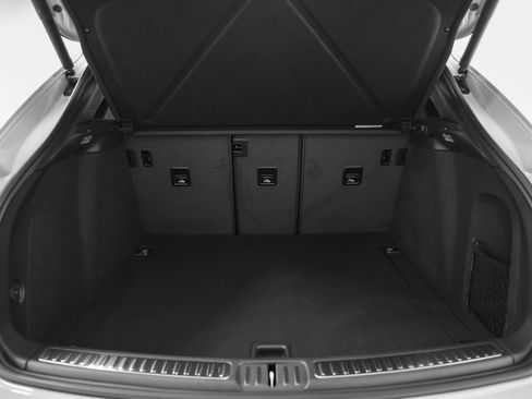 New 2026 Porsche Macan image 17