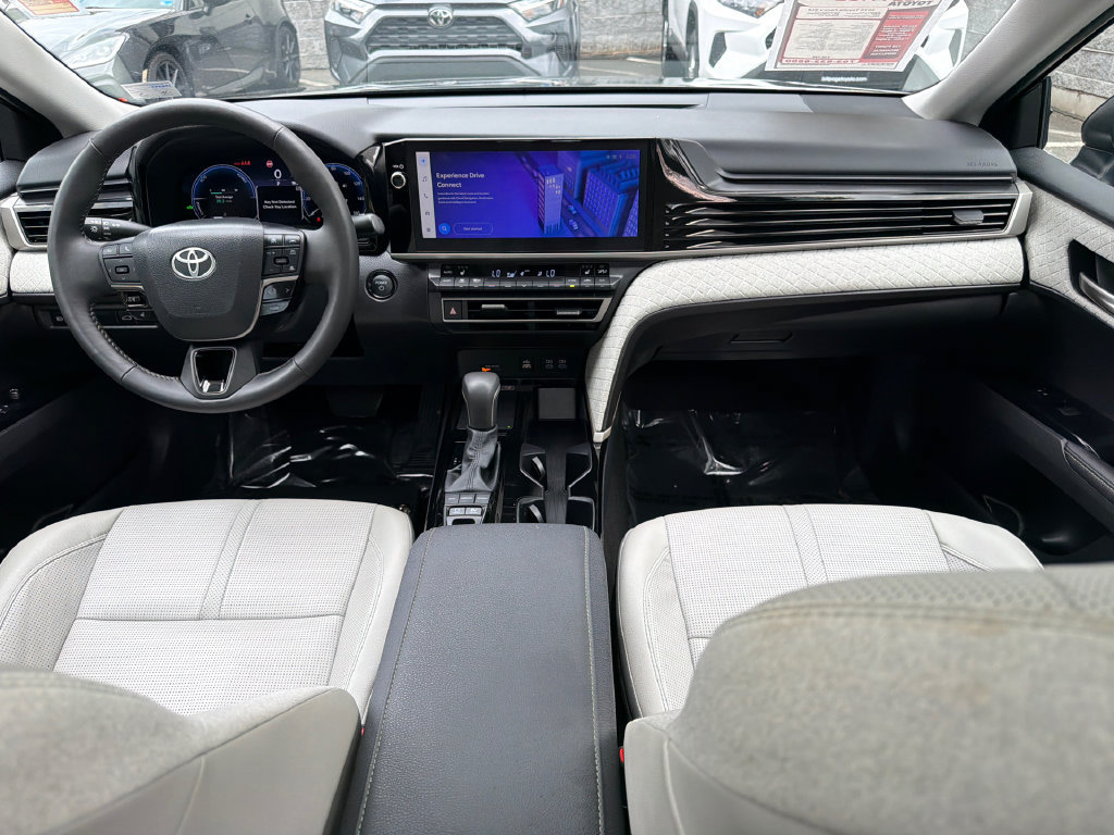 Used 2025 Toyota Camry XLE FWD image 14