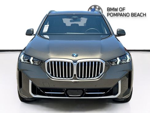 New 2026 BMW X5 xDrive50e w/ Climate Comfort Package AWD/4WD image 2