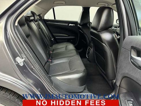 Used 2019 Chrysler 300 Limited image 17