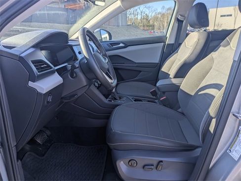Certified 2023 Volkswagen Taos SE w/ Black Wheel Package image 20