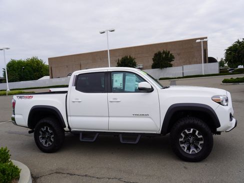 Used 2021 Toyota Tacoma TRD Off-Road AWD/4WD image 5