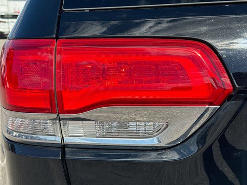 Used 2018 Jeep Grand Cherokee Limited image 10