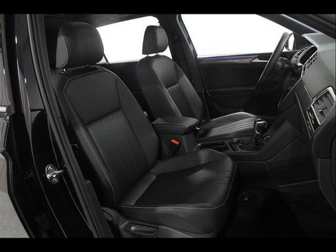 Certified 2024 Volkswagen Tiguan SE R-Line AWD/4WD image 18