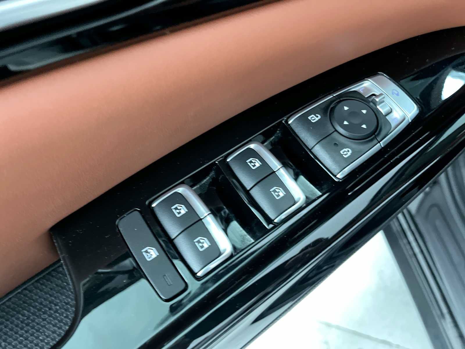 Used 2024 Kia Carnival SX FWD image 21