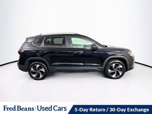 Used 2025 Volkswagen Taos SE AWD/4WD image 11