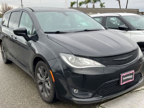 Used 2019 Chrysler Pacifica Touring Plus w/ S Appearance Package image 3
