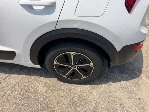 New 2026 Kia Niro EX FWD image 6