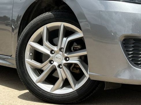 Used 2015 Nissan Sentra SR FWD image 11