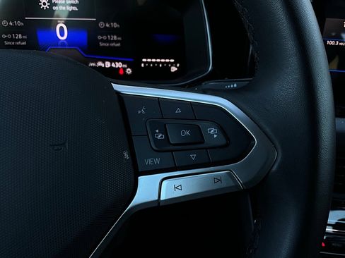 Used 2025 Volkswagen Jetta SE image 35