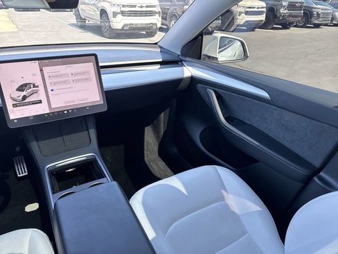 Used 2024 Tesla Model Y Performance AWD/4WD image 3