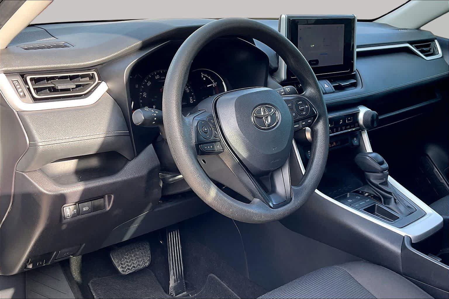 Used 2025 Toyota RAV4 LE FWD image 20