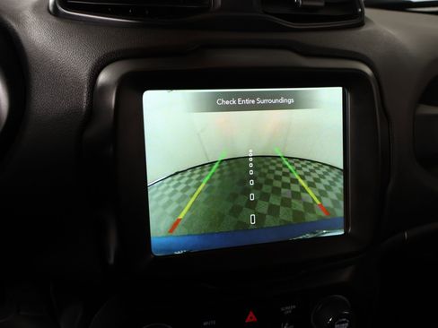 Used 2022 Jeep Renegade Altitude image 6