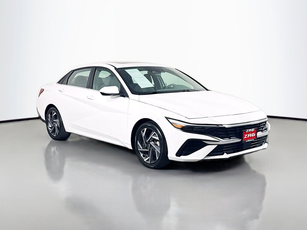 Used 2025 Hyundai Elantra SEL FWD image 7