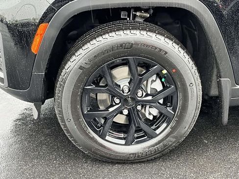 New 2026 Jeep Grand Cherokee Altitude image 11