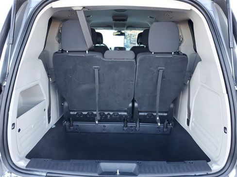 Used 2020 Dodge Grand Caravan SE image 24