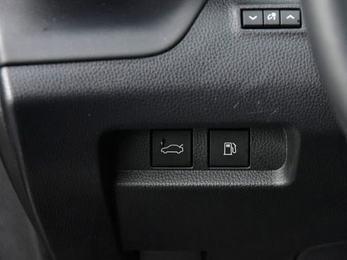 Used 2023 Toyota Crown Limited image 30