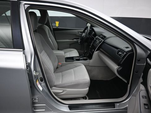 Used 2017 Toyota Camry LE image 39