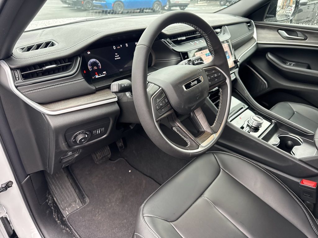 New 2026 Jeep Grand Cherokee Limited w/ Limited Altitude Package AWD/4WD image 9