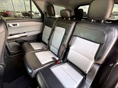 Used 2022 Ford Explorer XLT w/ Equipment Group 202A image 19