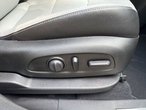 Used 2021 Chevrolet Equinox Premier image 30