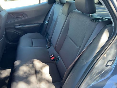 Used 2025 Toyota Prius LE image 32