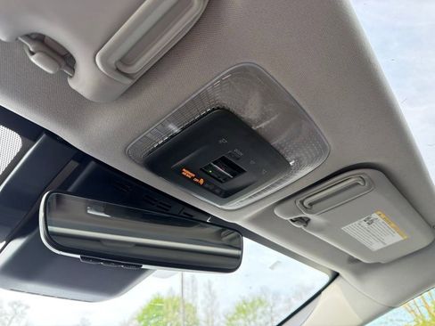 Used 2024 Toyota Prius XLE FWD image 30