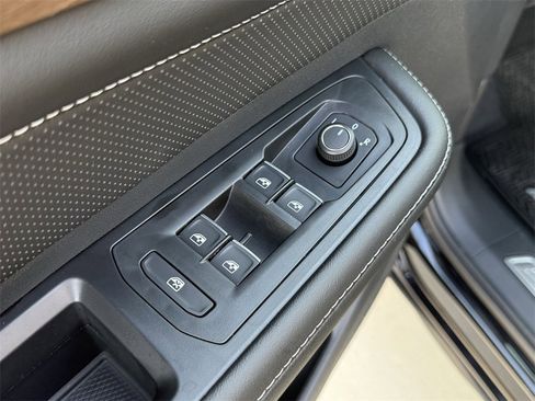 New 2026 Volkswagen Atlas SE image 11