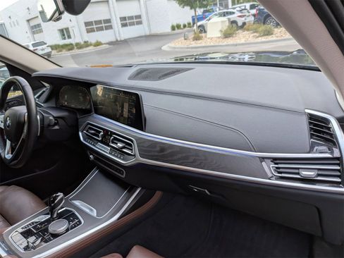Used 2022 BMW X7 xDrive40i w/ Premium Package image 44