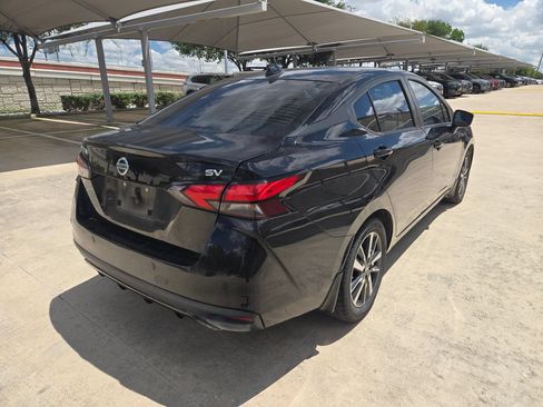 Used 2021 Nissan Versa SV FWD image 3