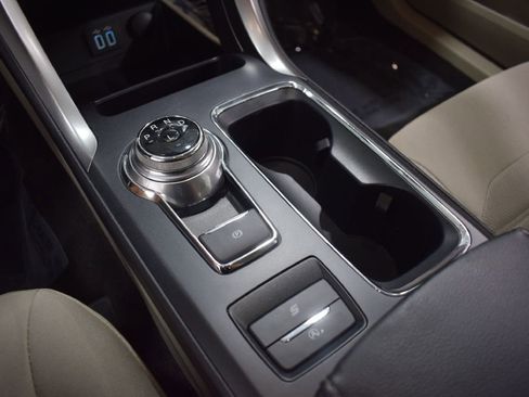 Used 2020 Ford Fusion SE image 20