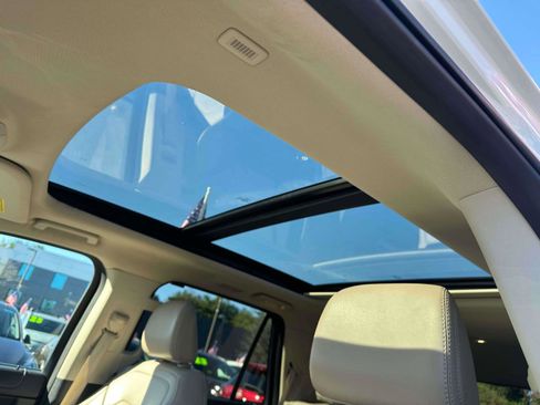 Used 2024 Ford Expedition Limited image 19