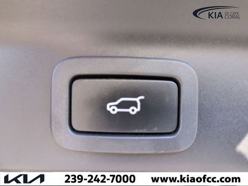 Used 2019 Jaguar F-PACE S image 12