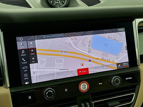 Used 2025 Porsche Macan image 16