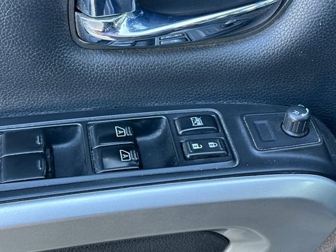 Used 2016 Nissan Titan PRO-4X w/ Pro-4x Convenience Package image 14