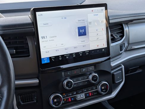 Used 2024 Ford Expedition Max XLT image 18