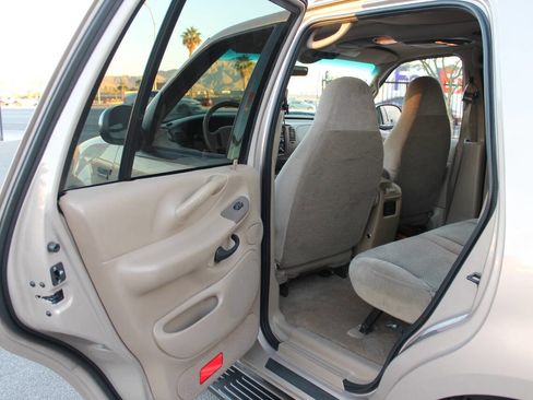 Used 1998 Ford Expedition XLT image 21
