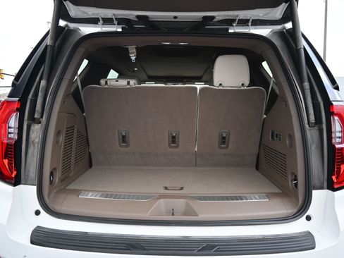Used 2025 GMC Yukon Denali w/ Sun & Power Step Package image 35