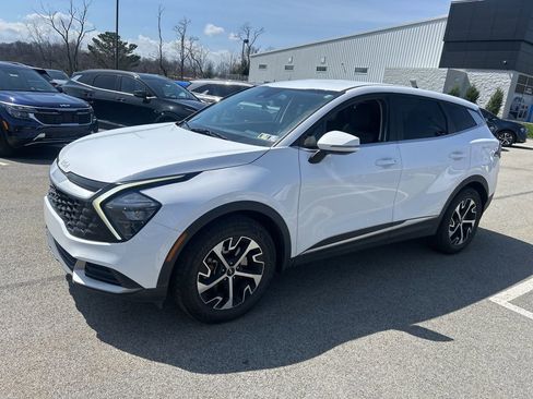 Used 2023 Kia Sportage EX image 3