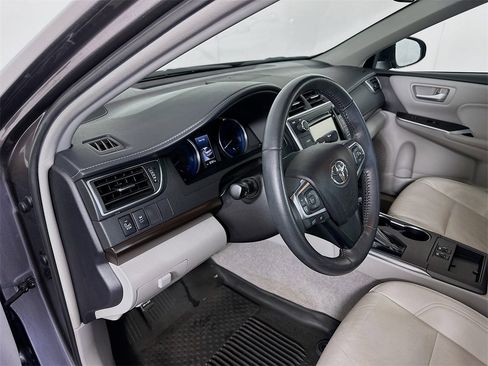 Used 2017 Toyota Camry XLE image 9