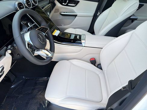 Used 2026 Mercedes-Benz GLC 300 image 5