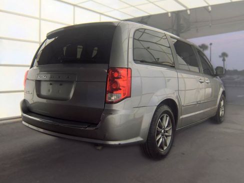 Used 2015 Dodge Grand Caravan SE FWD image 4