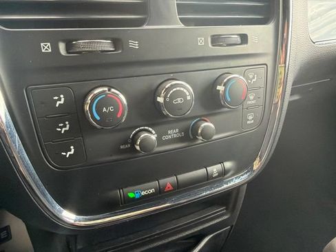 Used 2020 Dodge Grand Caravan SE FWD image 21