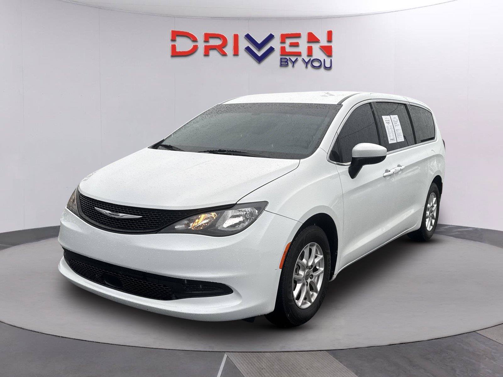 Used 2022 Chrysler Voyager LX FWD image 8