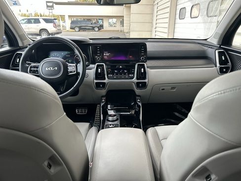 Used 2023 Kia Sorento SX Prestige w/ Panoramic Sunroof Package image 18