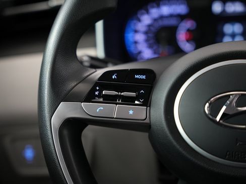 Used 2022 Hyundai Tucson SE image 12